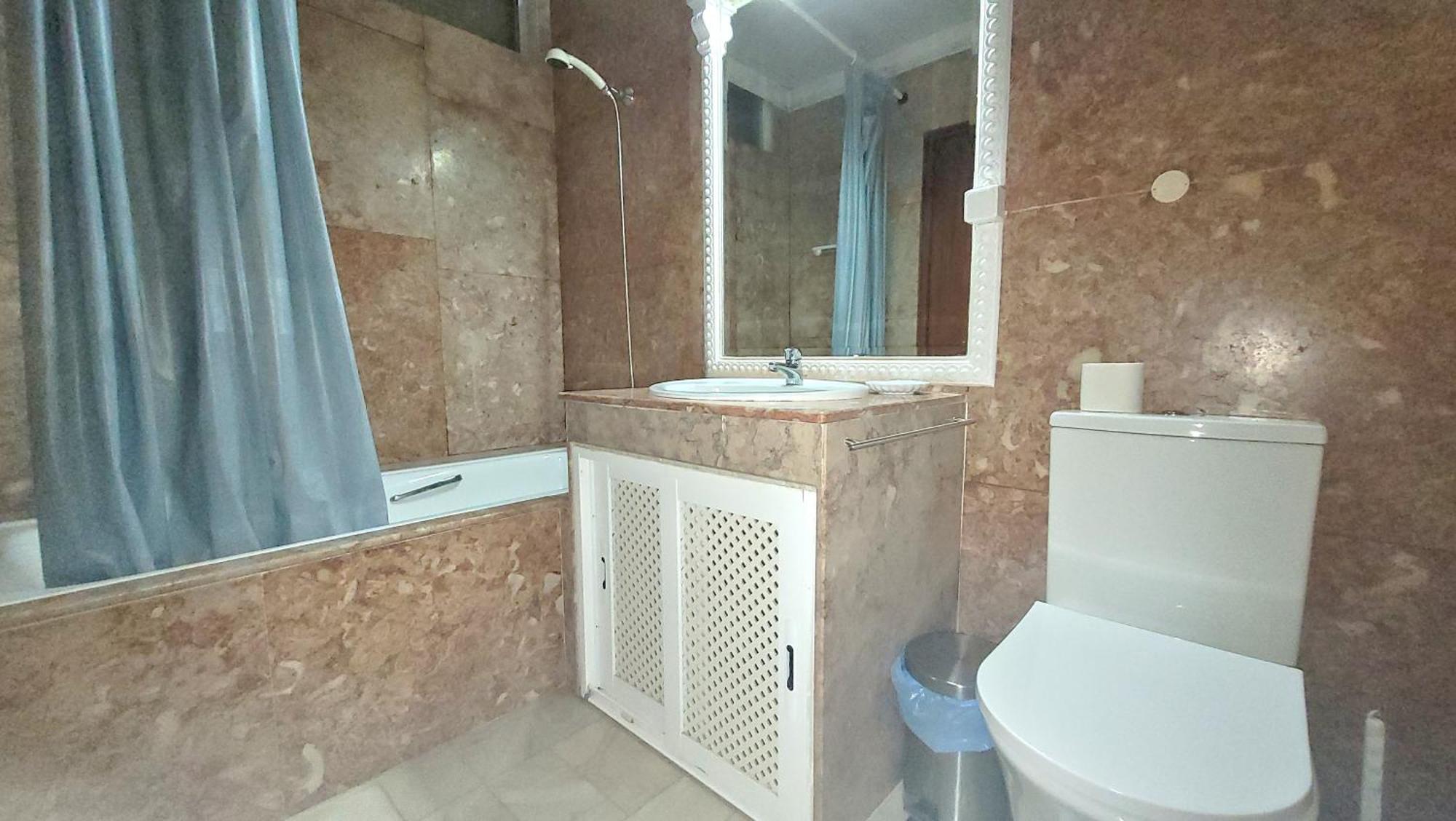 Walking Distance To The Centre - Snooker Table - Private Pool - 5 Bedrooms كوارتيرا المظهر الخارجي الصورة