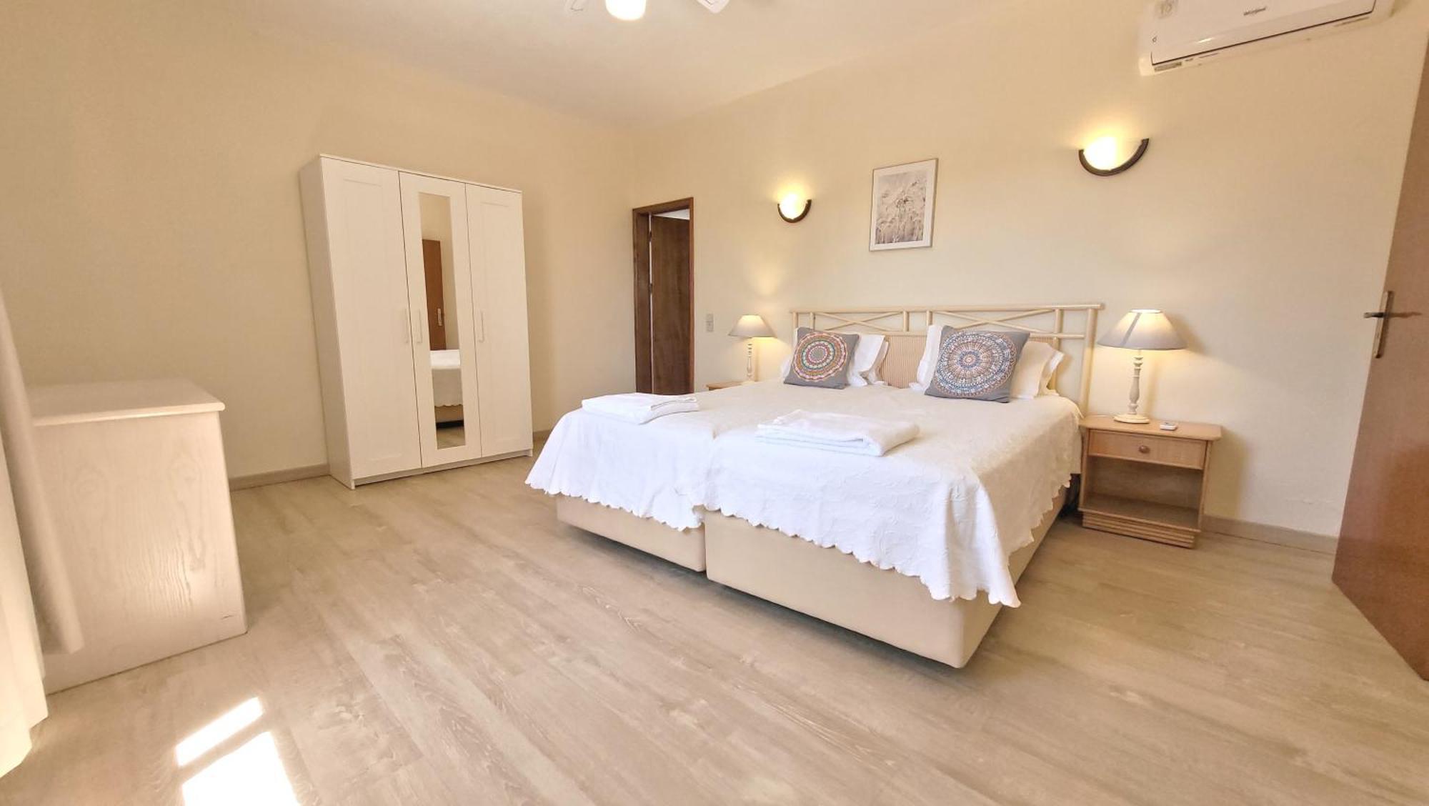 Walking Distance To The Centre - Snooker Table - Private Pool - 5 Bedrooms كوارتيرا المظهر الخارجي الصورة