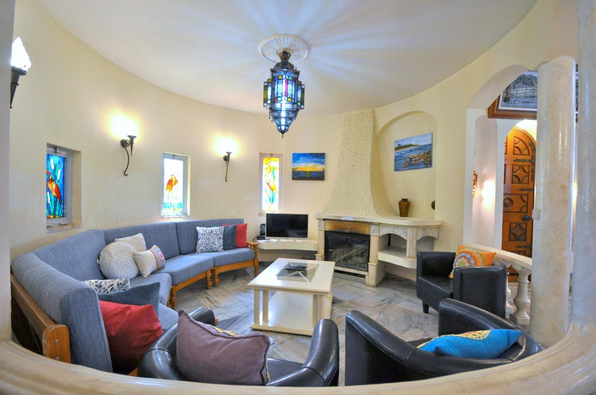 Walking Distance To The Centre - Snooker Table - Private Pool - 5 Bedrooms كوارتيرا المظهر الخارجي الصورة