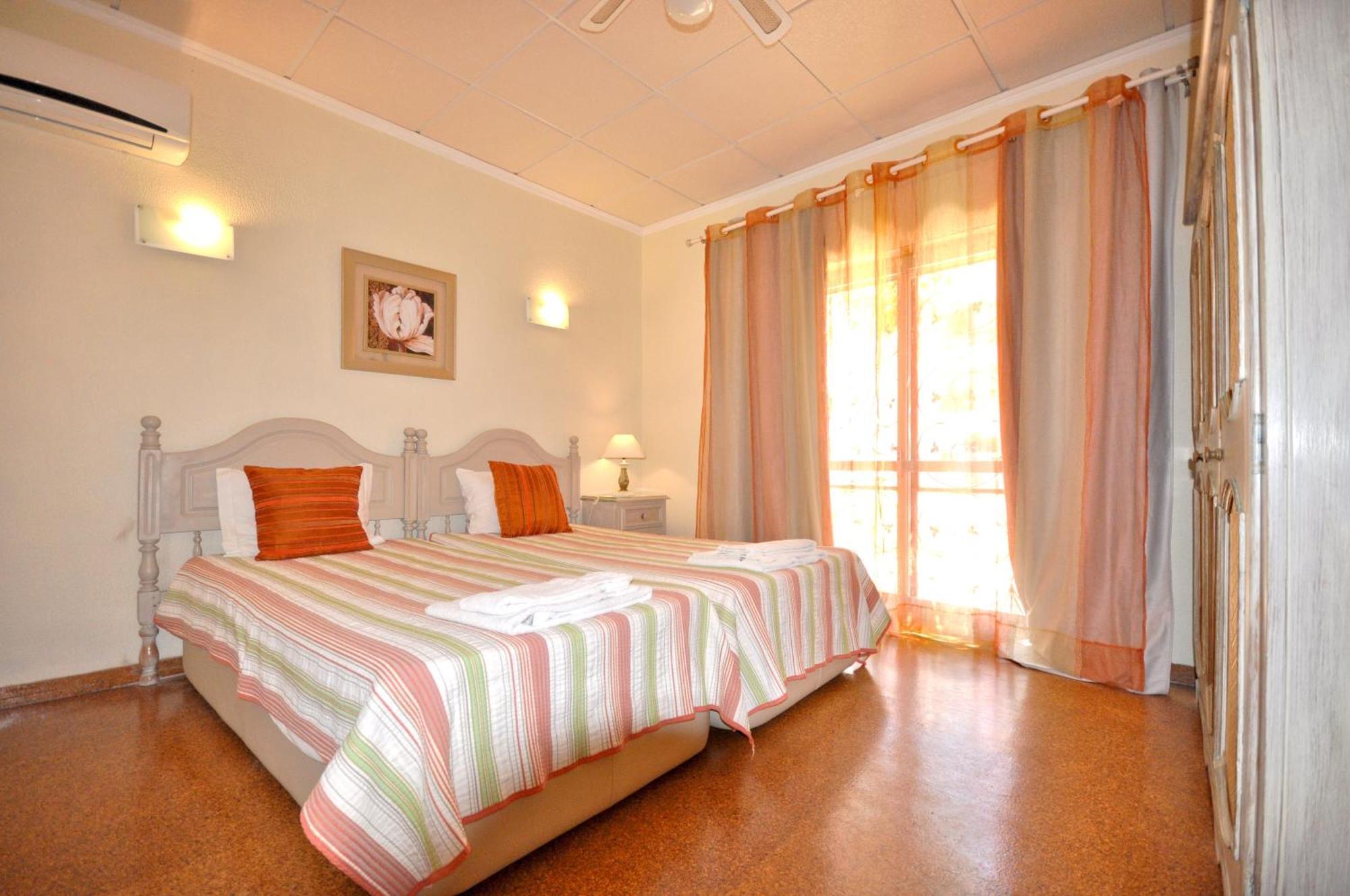 Walking Distance To The Centre - Snooker Table - Private Pool - 5 Bedrooms كوارتيرا المظهر الخارجي الصورة